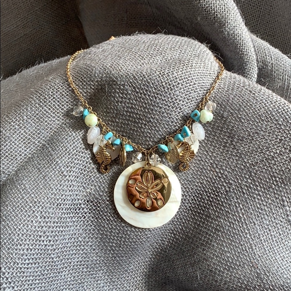 🌙 Gold Sand dollar Necklace. Beach Theme.